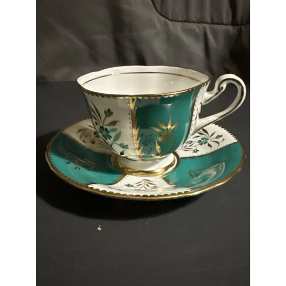 Royal Chelsea Teacup Saucer Set Bone China England Green Gold Floral Vintage - Picture 1 of 10
